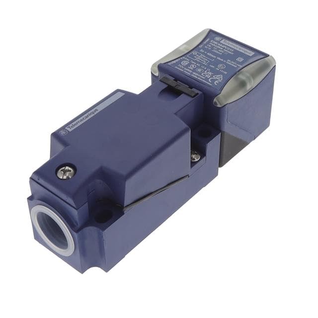 Telemecanique XS8C4A4PCG13 industrial sensor